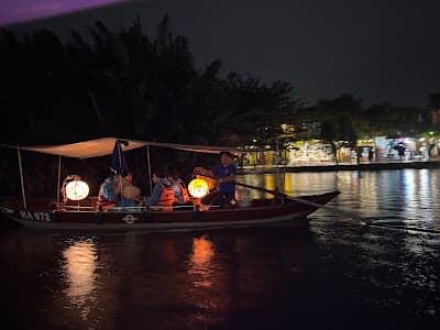 Hoi An Lantern Boat Ride ( Thuyền Hoa Đăng )