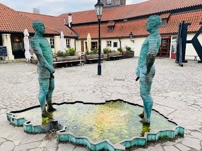 Čůrající postavy