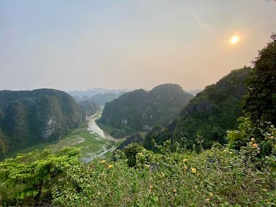 Viewpoint Đầm sen Hang múa