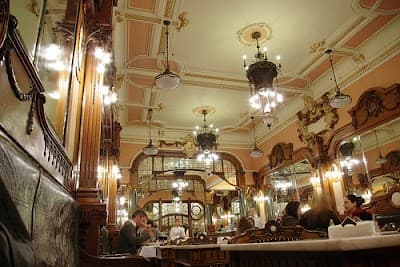 Majestic Café