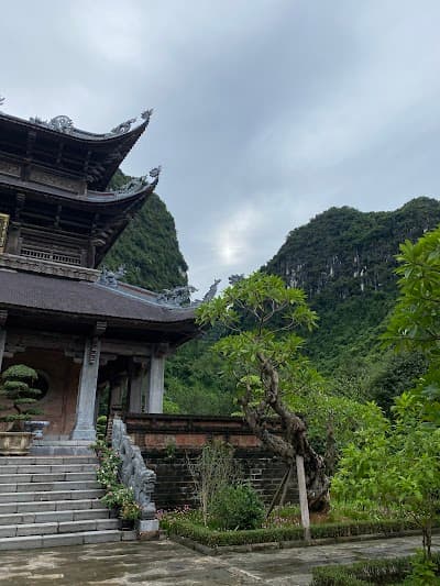 Trang An Grottoes tour